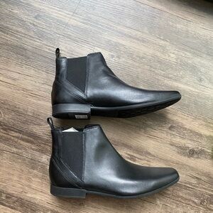 Clarks Black Solid Leather Mid-Top Flat Boots Men's 8.5